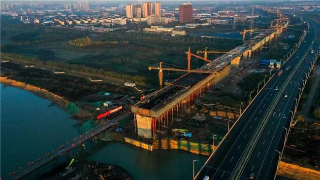 中国高铁突破3.5万公里，通达32个省区
