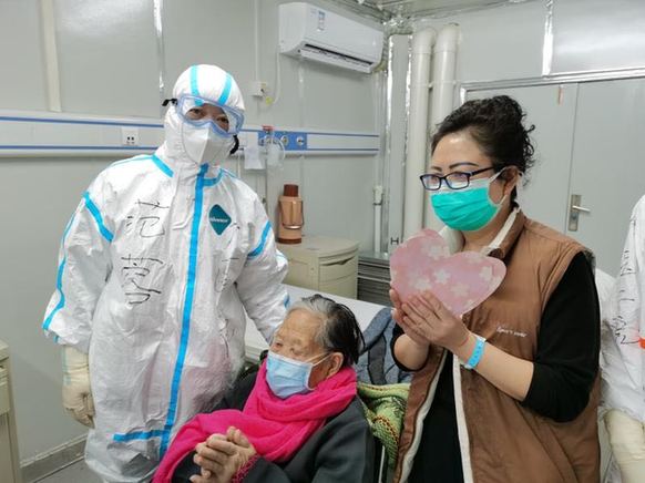 微视频丨暖心！98岁新冠肺炎危重症患者从雷神山医院出院
