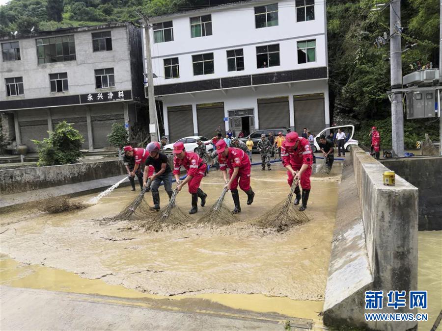 （社会）（3）重庆黔江：洪灾过后积极开展自救