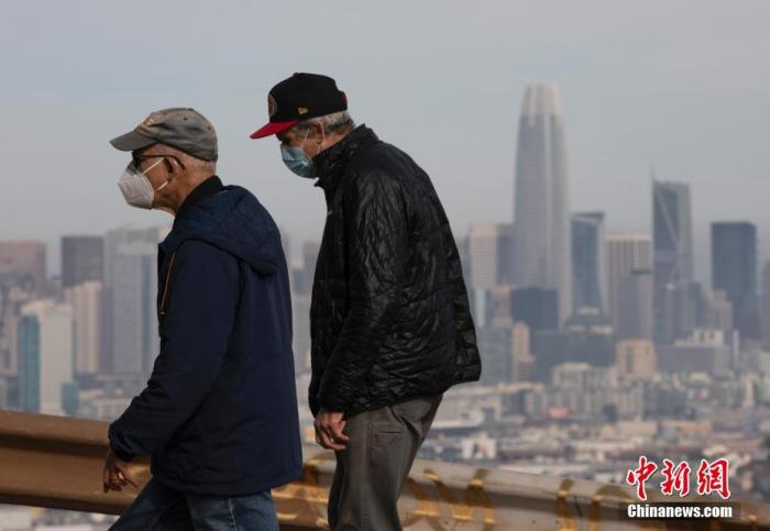 当地时间1月1日，美国加州旧金山市民在一处公园休闲。 <a target='_blank' href='http://www.chinanews.com/'><p align=