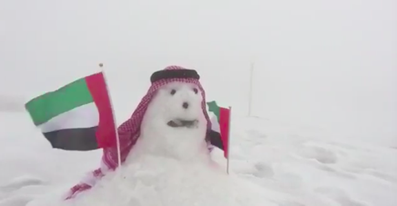 阿联酋降罕见大雪变“雪国” 阿拉伯造型雪人走红