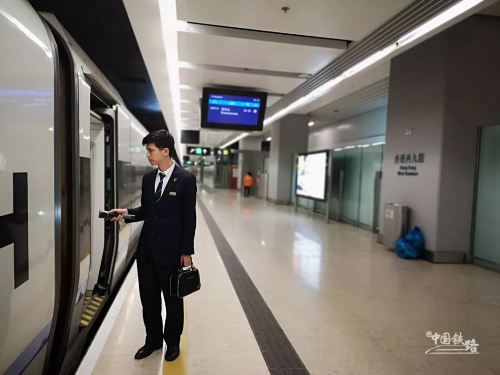 广深港高铁的内地司机在香港过夜吗？