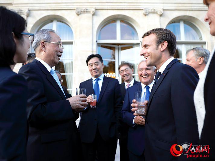 法国总统马克龙会见中方代表。（图片：博鳌亚洲论坛）