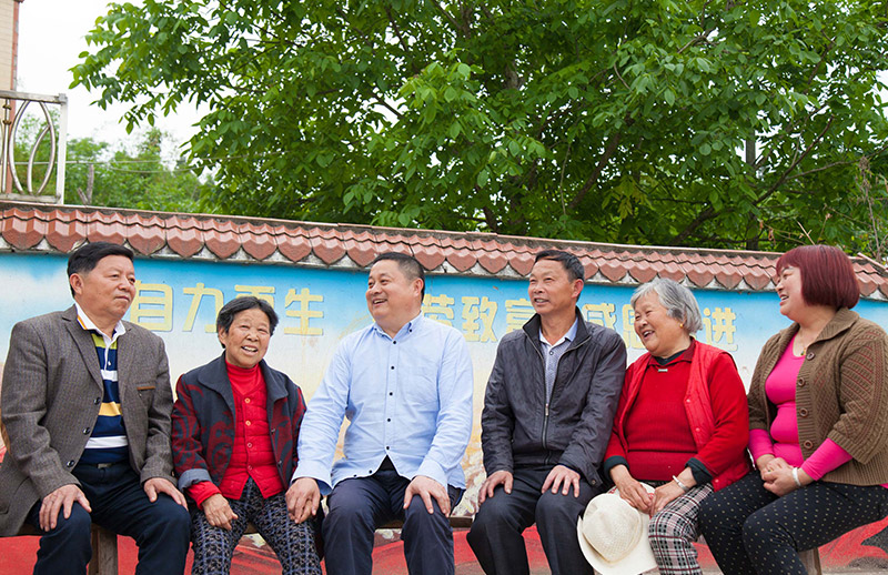 四川省蓬溪县拱市村,带领全村走上产业致富道路的村党支部书记蒋乙嘉