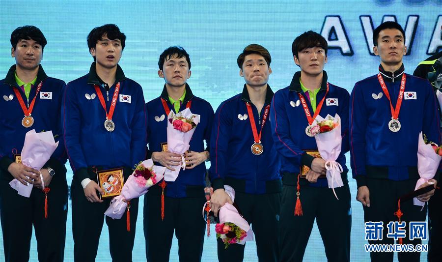 （体育）（3）乒乓球——亚锦赛男团颁奖仪式