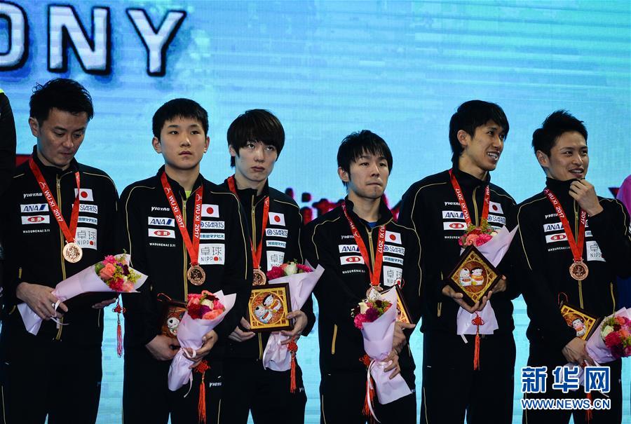 （体育）（4）乒乓球——亚锦赛男团颁奖仪式