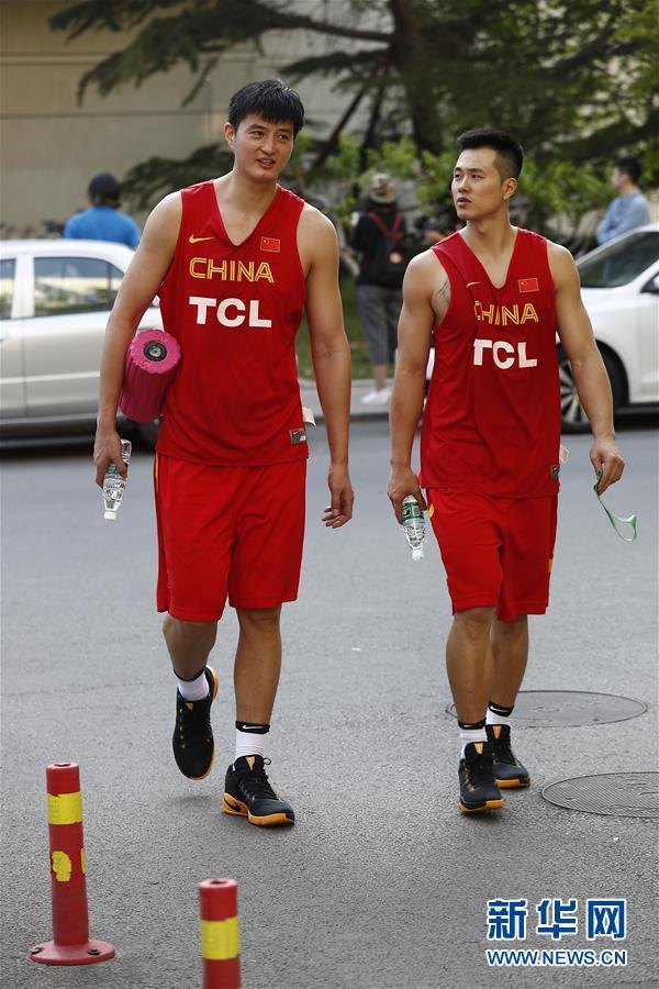 （体育）（7）篮球——中国男篮红队举行公开训课
