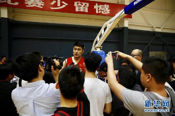 （体育）（8）篮球——中国男篮红队举行公开训课