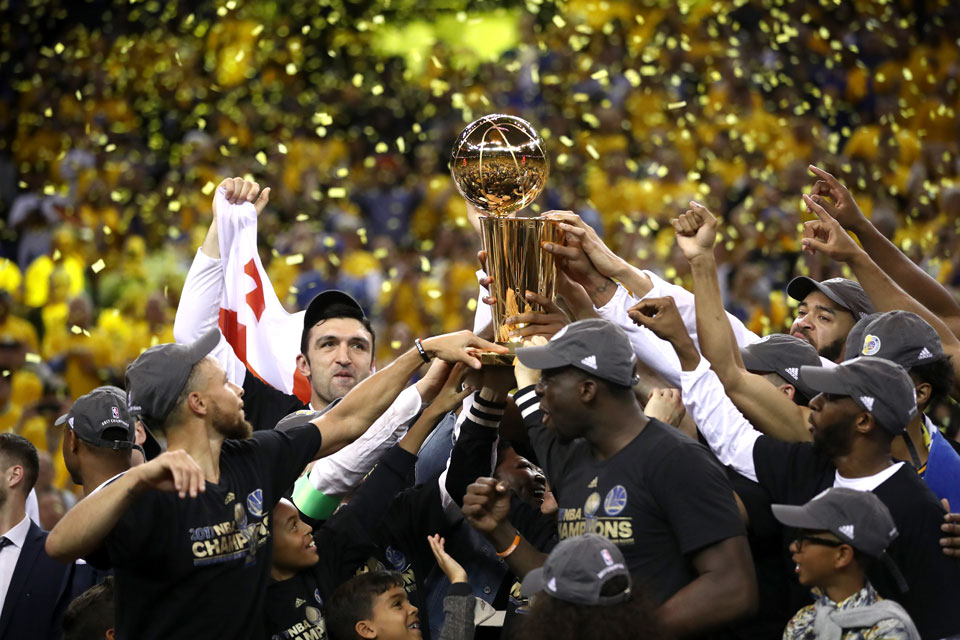 金州勇士队获得2016-17赛季NBA总冠军-中青在线