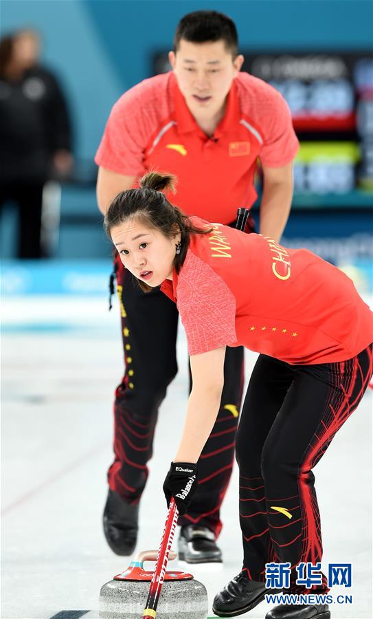 （冬奥会）（2）冰壶——混双：中国负加拿大