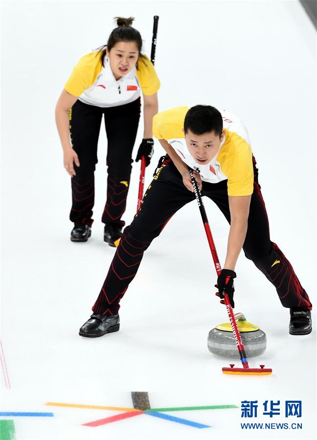 （冬奥会）（3）冰壶——混双：中国胜挪威 