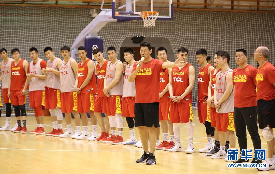 （体育）（15）篮球——中国男篮红队举行公开训练课