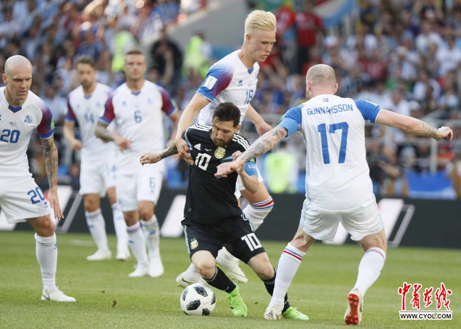 中国队踢冰岛_冰岛踢平阿根廷_英格兰踢冰岛背的狮子