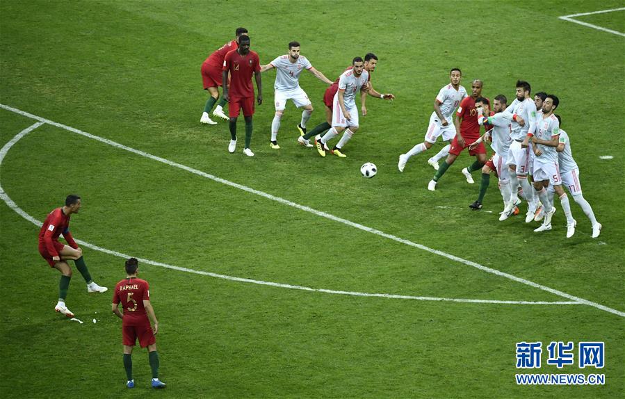 （世界杯）（4）足球——B组：克·罗纳尔多完成帽子戏法