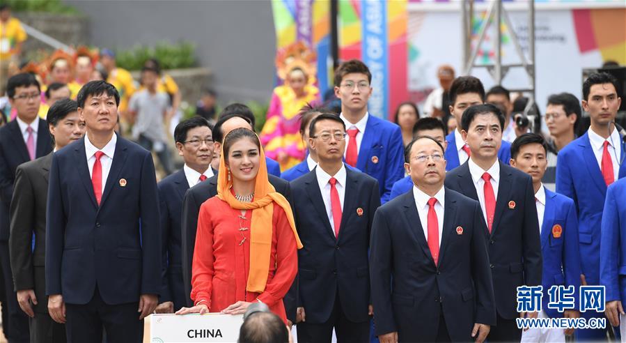 （亚运会）（6）第十八届亚运会中国体育代表团在雅加达举行升旗仪式