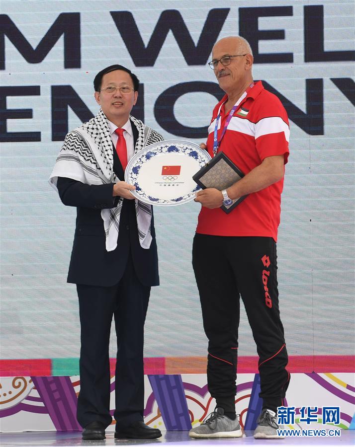 （亚运会）（8）第十八届亚运会中国体育代表团在雅加达举行升旗仪式