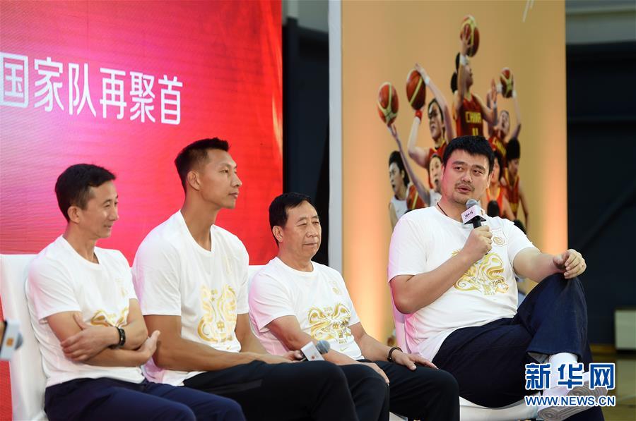 （体育）（7）篮球——“燃动十年”中国篮球之队老友汇之08国家队再聚首主题活动在京举行