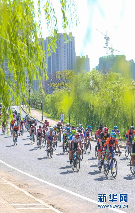 （体育）（4）自行车——第九届环鄱阳湖国际自行车大赛抚州梦湖站赛况