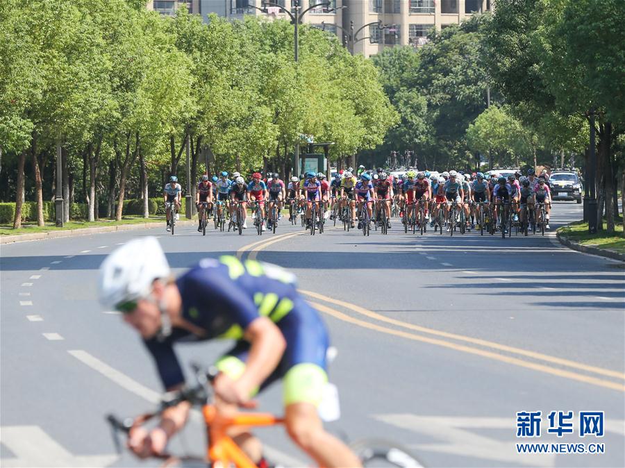 （体育）（6）自行车——第九届环鄱阳湖国际自行车大赛抚州梦湖站赛况