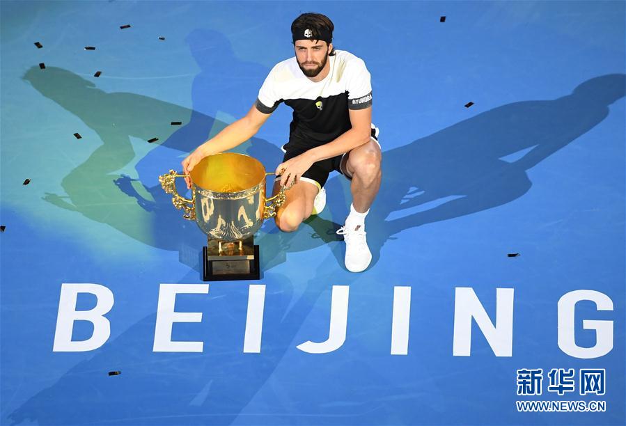 （体育）（9）网球——中网：巴斯拉什维利获男单冠军