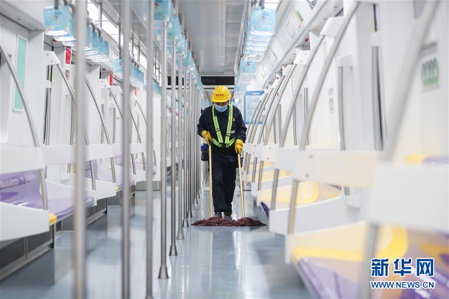 （聚焦疫情防控）（1）上海地铁：加大消毒力度 保障乘客安全