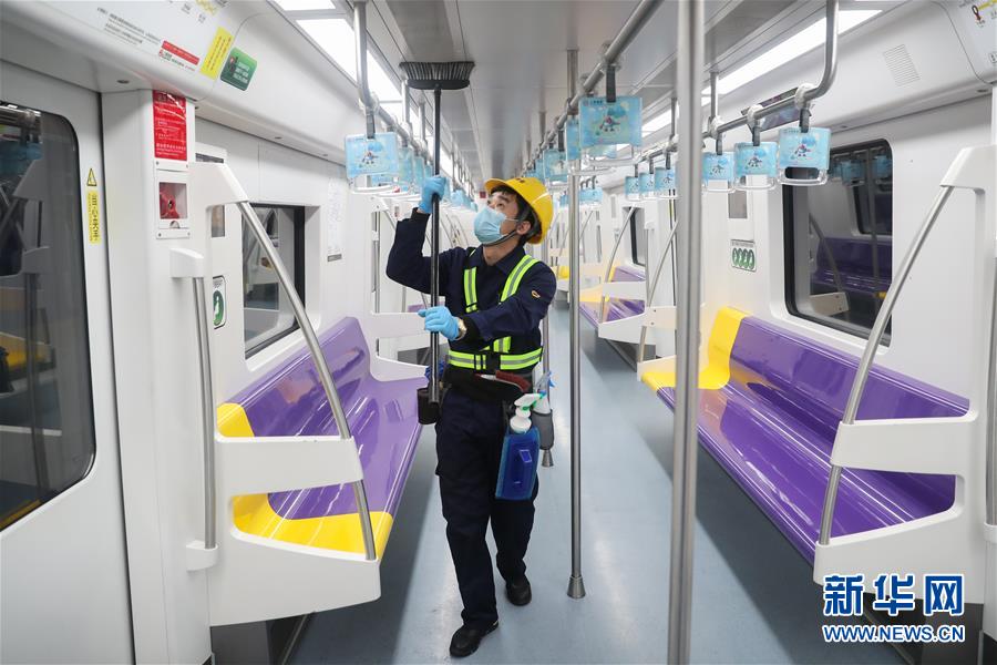 （聚焦疫情防控）（5）上海地铁：加大消毒力度 保障乘客安全