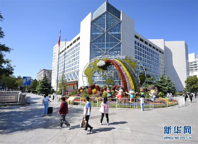 （社会）（6）北京：12处立体花坛扮靓长安街