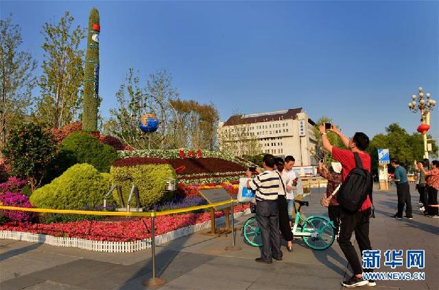 （社会）（11）北京：12处立体花坛扮靓长安街