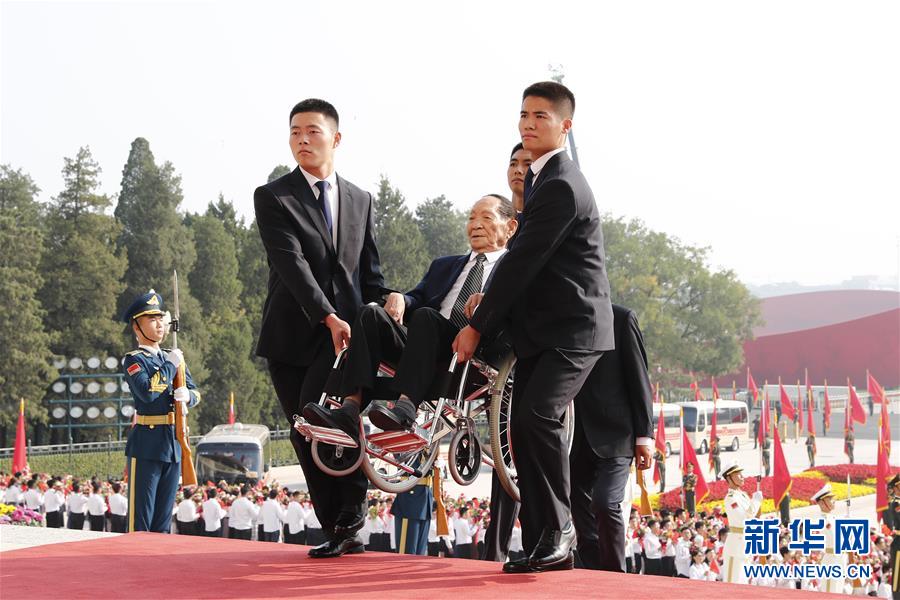（XHDW）（12）国家勋章和国家荣誉称号颁授仪式在京举行