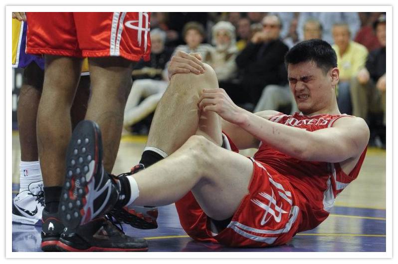 ▼由于伤病,2011年姚明正式宣布退役,但是小巨人的脚步没有停下来