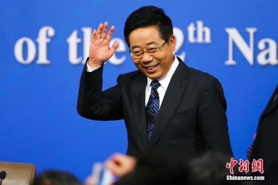 新任教育部长亮相记者会 回应义务教育是否延长等热点