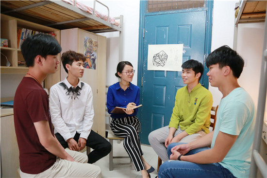 "政治辅导员 班级辅导员"双发力 为大学生保驾护航