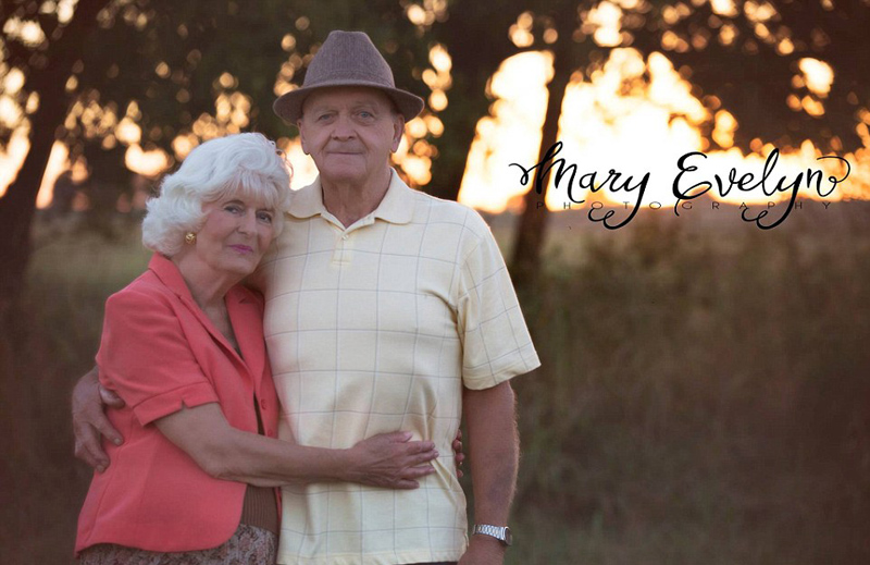 美国老夫妻拍浪漫照 称长久婚姻多示爱(组图)