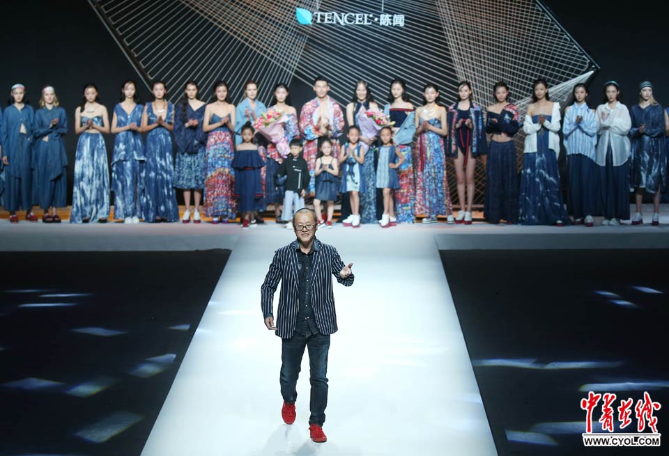 东西方文化相融 金顶奖设计师陈闻展现多样化牛仔时装