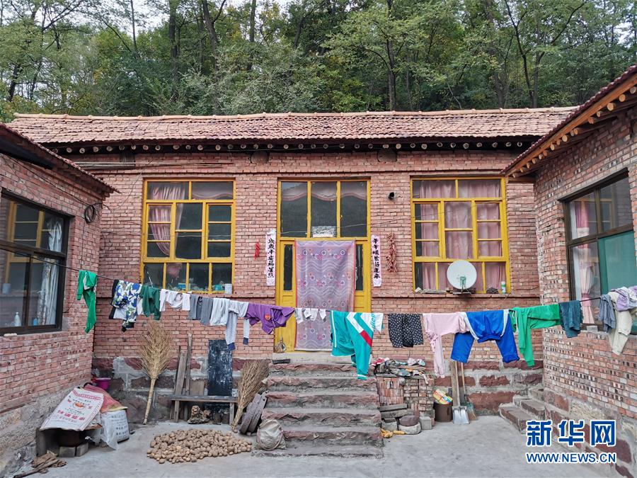 山西省左权县拐儿镇老井村村民的住房(10月13日摄).新华社发(许雄 摄)