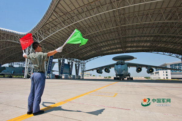 五大戰區空軍精英角逐金飛鏢 戰機怒吼開火