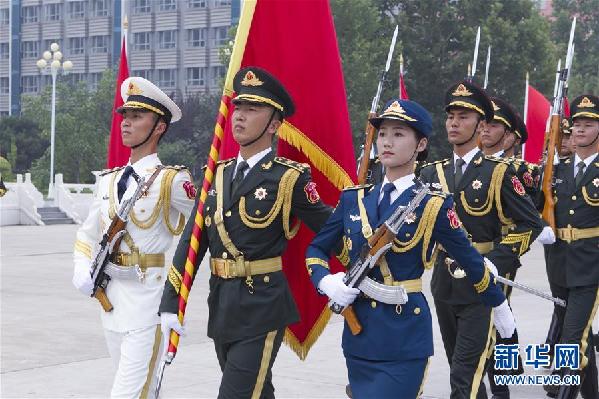 走近解放军三军仪仗队:钢铁怎样炼成的