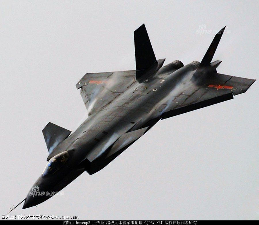 涡流体现完美气动!歼20加力拉升瞬间的六连拍