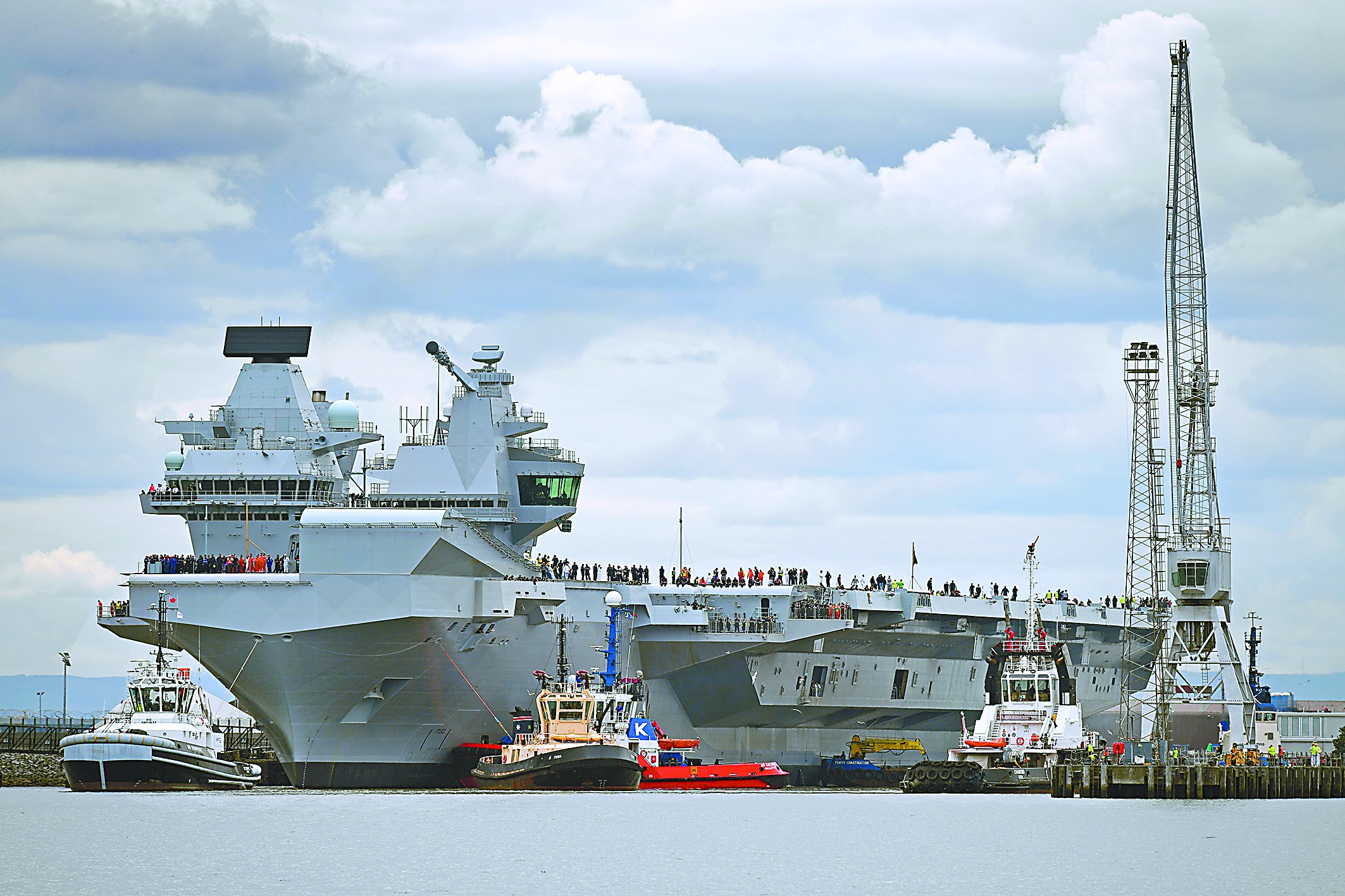 英国超级航母争议中海试被视为海军强国象征