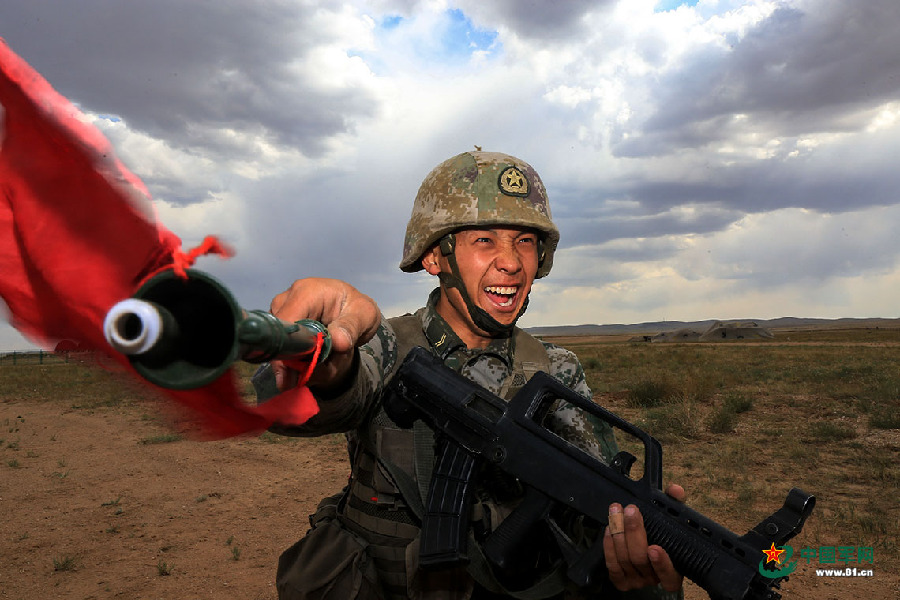 战前训练,卫国英雄连关红磊对自己的最后一场战斗充满信心.