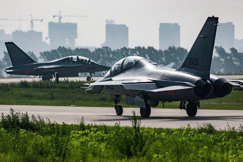 海军航空兵装备国产第三代教练机教-10