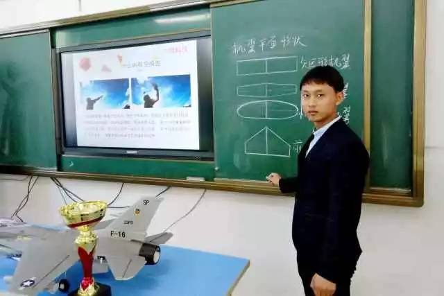 邓鑫:用科技开启孩子的思维,建一所不一样的"学校"