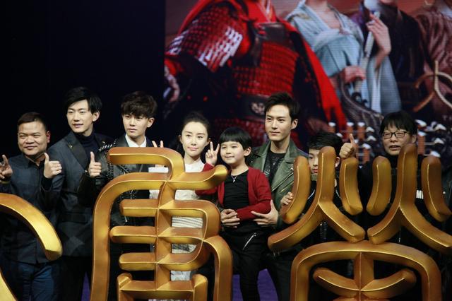 任嘉伦舒畅现身大唐荣耀2横店开播盛典