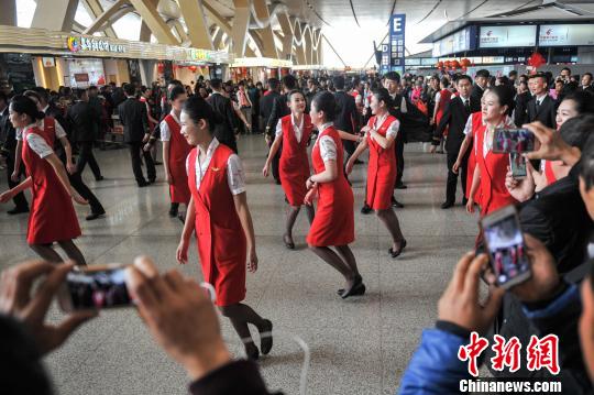 生日,該公司在昆明長水國際機場航站樓舉辦