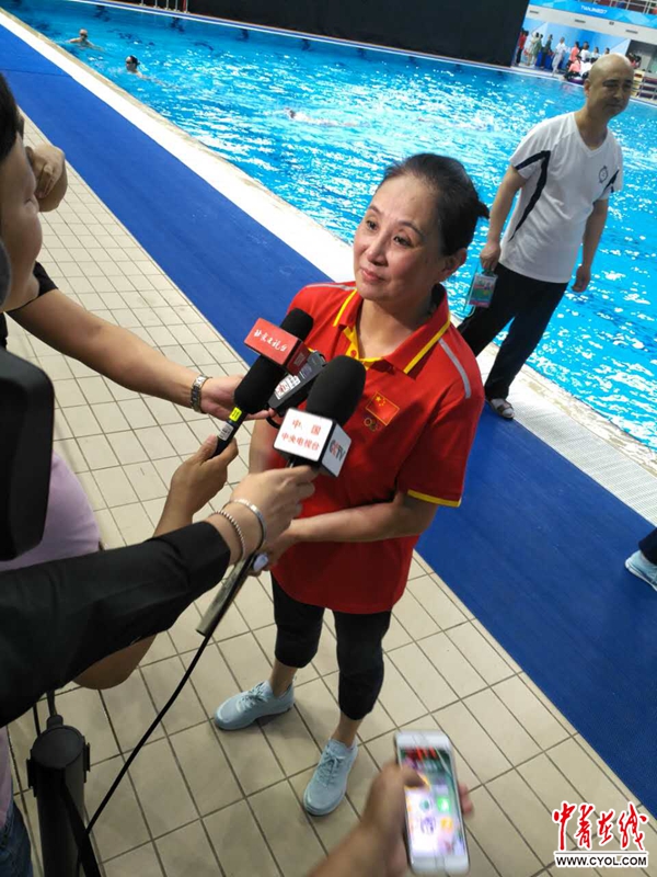 北京队教练汪洁接受采访 中国青年报·中青在线记者 慈鑫 摄