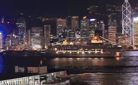 你在太平山顶看我,我在维多利亚港等你~~你唔嚟,我唔走
