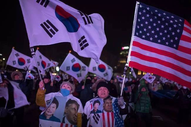 示威反对人数最高的总统的纪录,并成为韩国宪政史上第一位被弹劾的