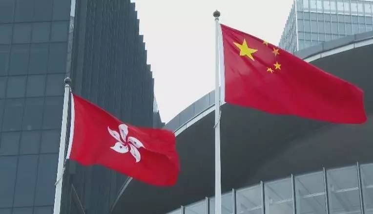 今天下午,香港特别行政区第五届政府主要官员与媒体见面