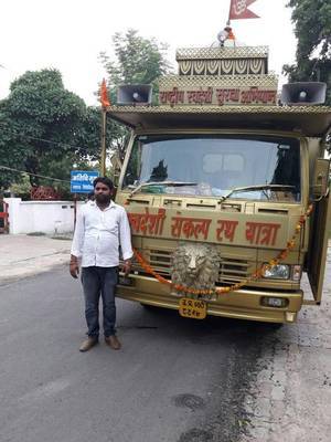 印度右翼组织用喇叭沿街广播抵制中国货 还称要烧雕像