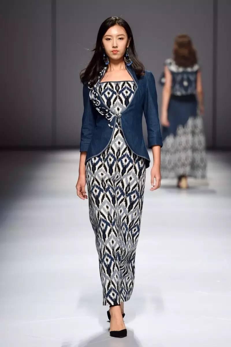 华丽的时尚新疆范儿 "艾德莱斯出天山"亮相广东时装周